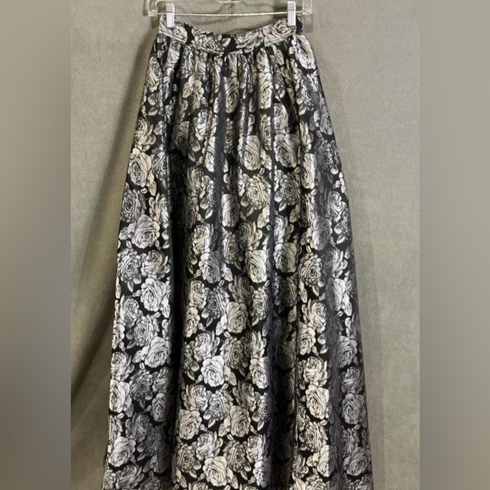Black Tie NWT Oleg Cassini Black and White Embellished Maxi Skirt